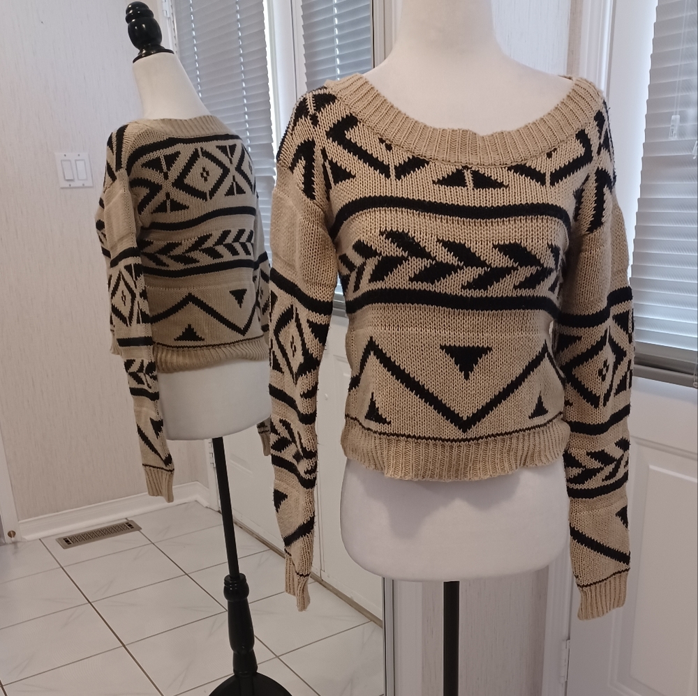 4/$60 Beige & Black Knit Sweater - Size Small